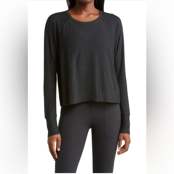 Beyond Yoga Tops - Beyond Yoga Featherweight Long
Sleeve T-Shirt size M